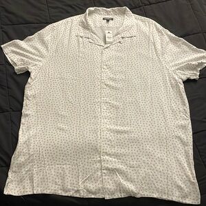 Brand new Express facial men’s button down white patterned shirt
